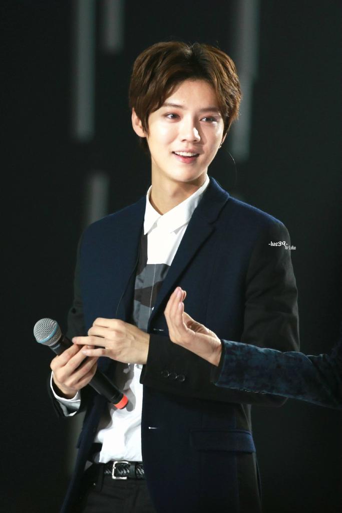 HUNHAN_ID's tweet photo. [HQ] 150925 #LUHAN #LuhanFirstMiniCon
cr.lus3
v.fyeahluhan tumblr
http://t.co/BHnGyaN4Zj http://t.co/IndOHOB44r