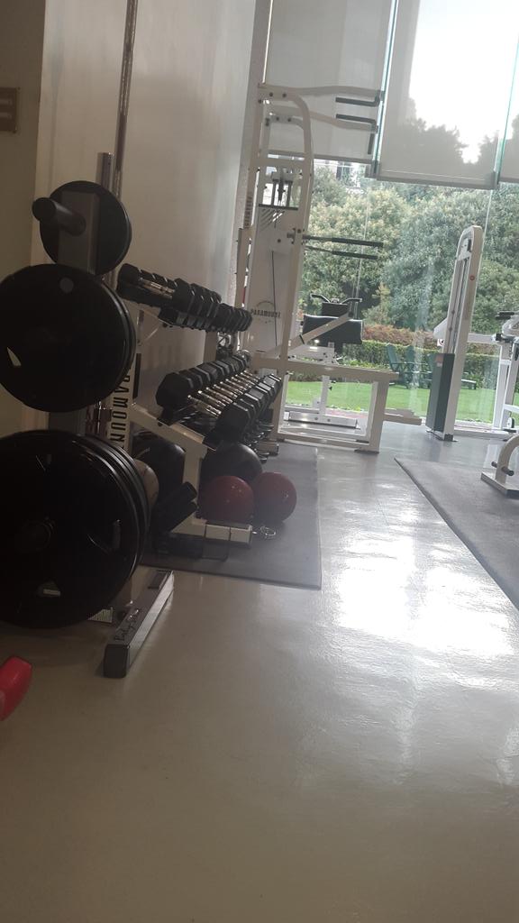 ZizuFit's tweet photo. Empezando el día con todo, dando clase!  #4*12💪 http://t.co/9BV3fSm2Uz