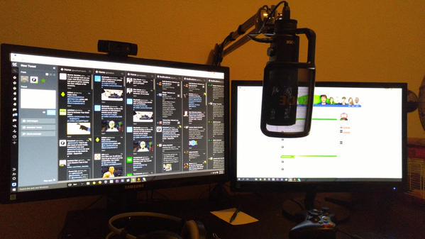 mcnfreedom's tweet photo. Send us pictures of your #Wednesdayworkstation #FreedomFamily we want to see it! Here is ours! - Superman http://t.co/Sgp9te35kO