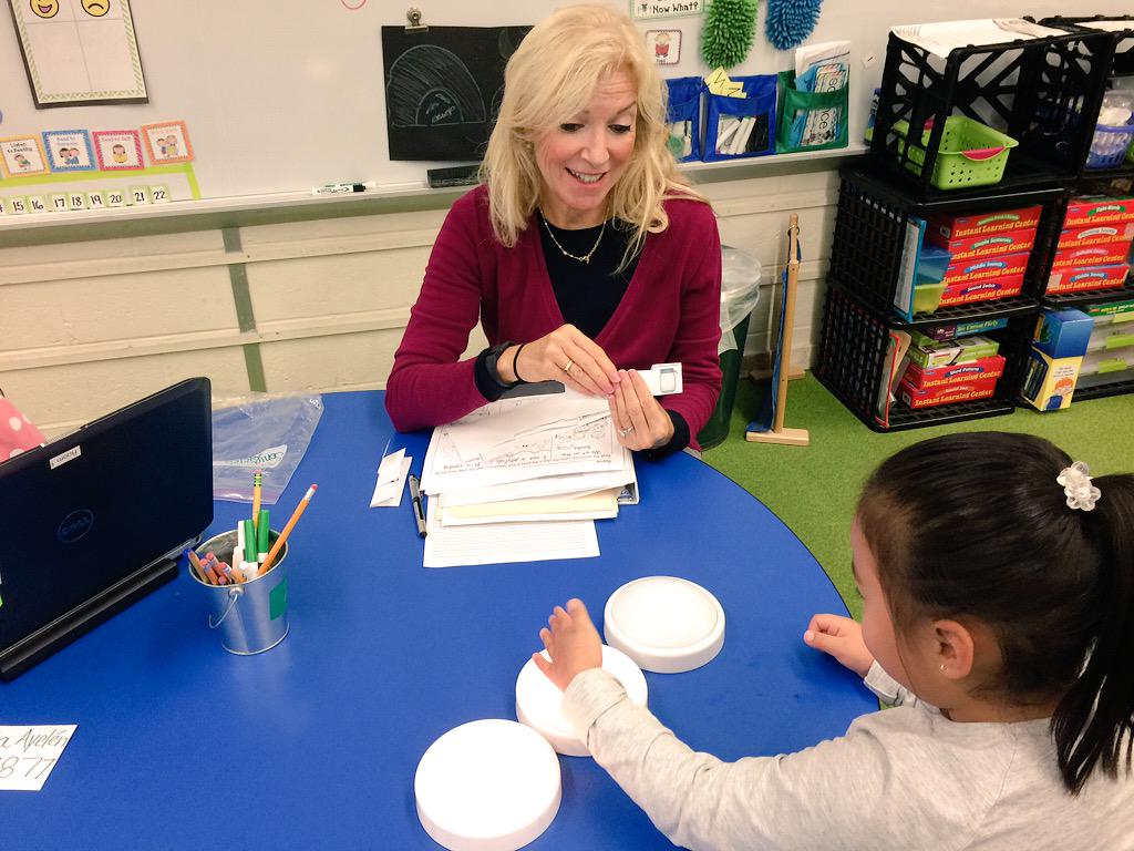 ClaraBartonElem's tweet photo. Practicing CVC words with @nina_zucker #WeAreClaraBarton @ChpsTweets http://t.co/zfBQxQxNJ8