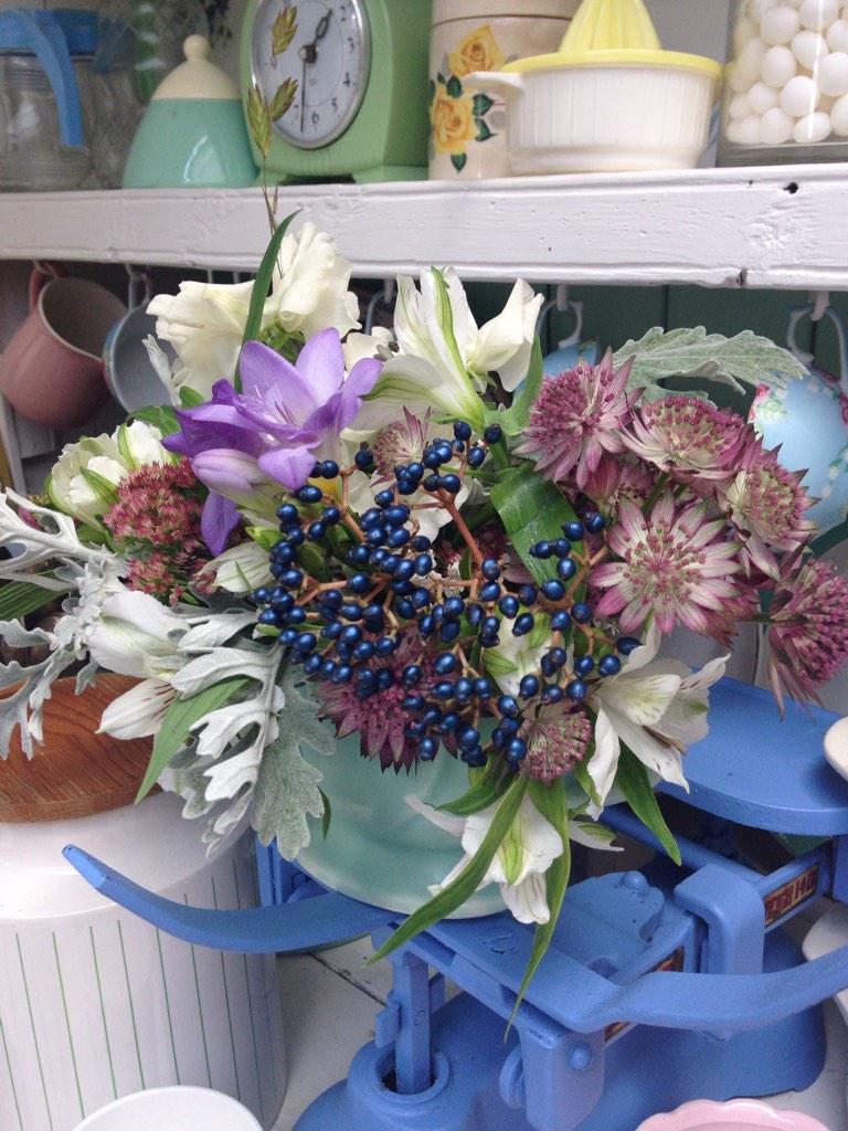 BOOKISH_HQ's tweet image. Floral beauties awaiting their moment in the limelight @SHearneSmith @QuercusBooks #cookbookshoot