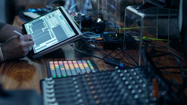 Synthtopia's tweet photo. Microsoft Says Surface 4, Surface Book Offer ‘Magical New Experiences’ http://t.co/eHSGDT1qpf http://t.co/ySkIEjtebt