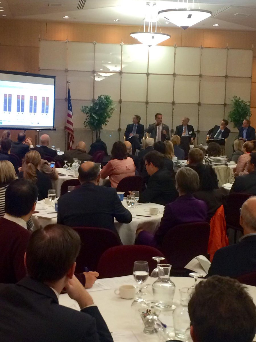 HLR0325's tweet photo. Full house for a conversation @WITA_DC @ReaganITCDC on the #RealPoliticsofTrade #StateofPlayTPP http://t.co/tFhJRdeSCC