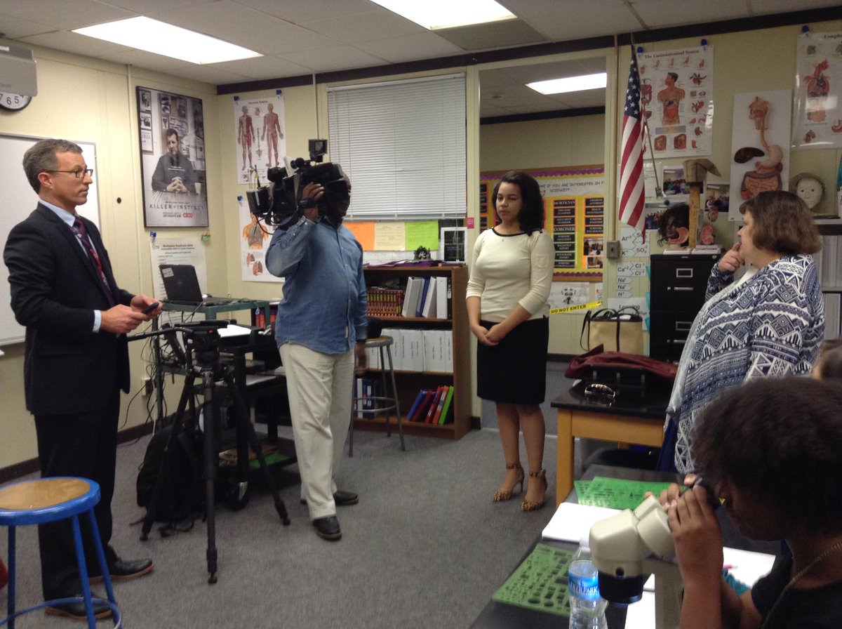 APSCareerCenter's tweet image. WUSA*9 Mike Hydeck &amp;amp; his camera man interested in STEM #STEMisCool @Forensicsteach @mikehydeck