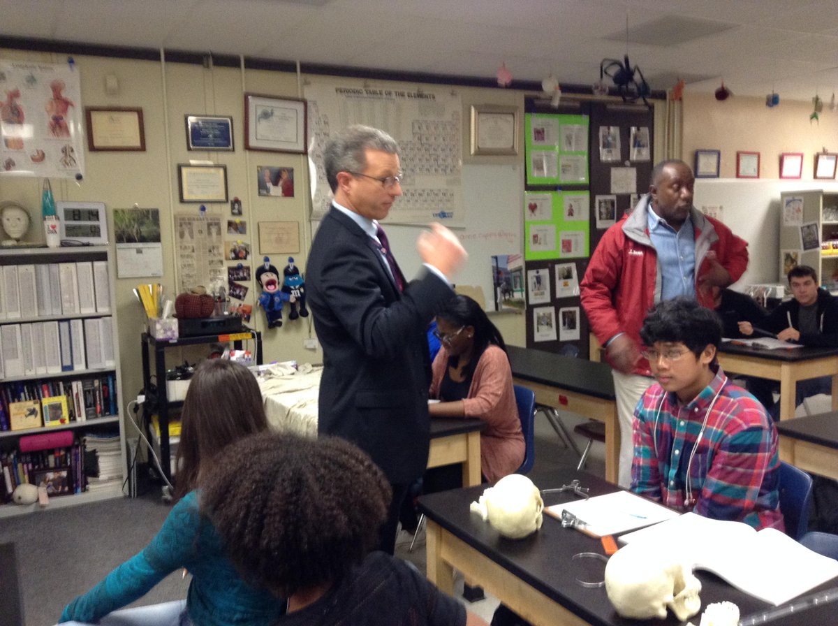 APSCareerCenter's tweet image. WUSA*9 Mike Hydeck &amp;amp; his camera man interested in STEM #STEMisCool @Forensicsteach @mikehydeck