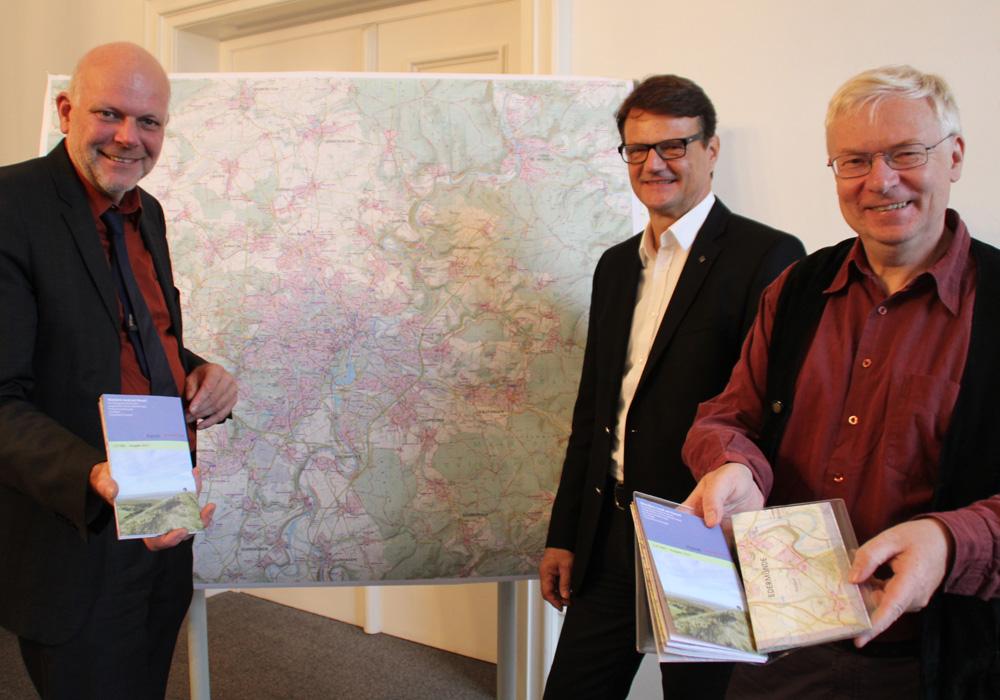 Das #Wandern ist des #Kasslers Lust. Neue Wanderkarte seit heute erhältlich (mic) bit.ly/wandern0710 http://t.co/pp1CVwVwQW