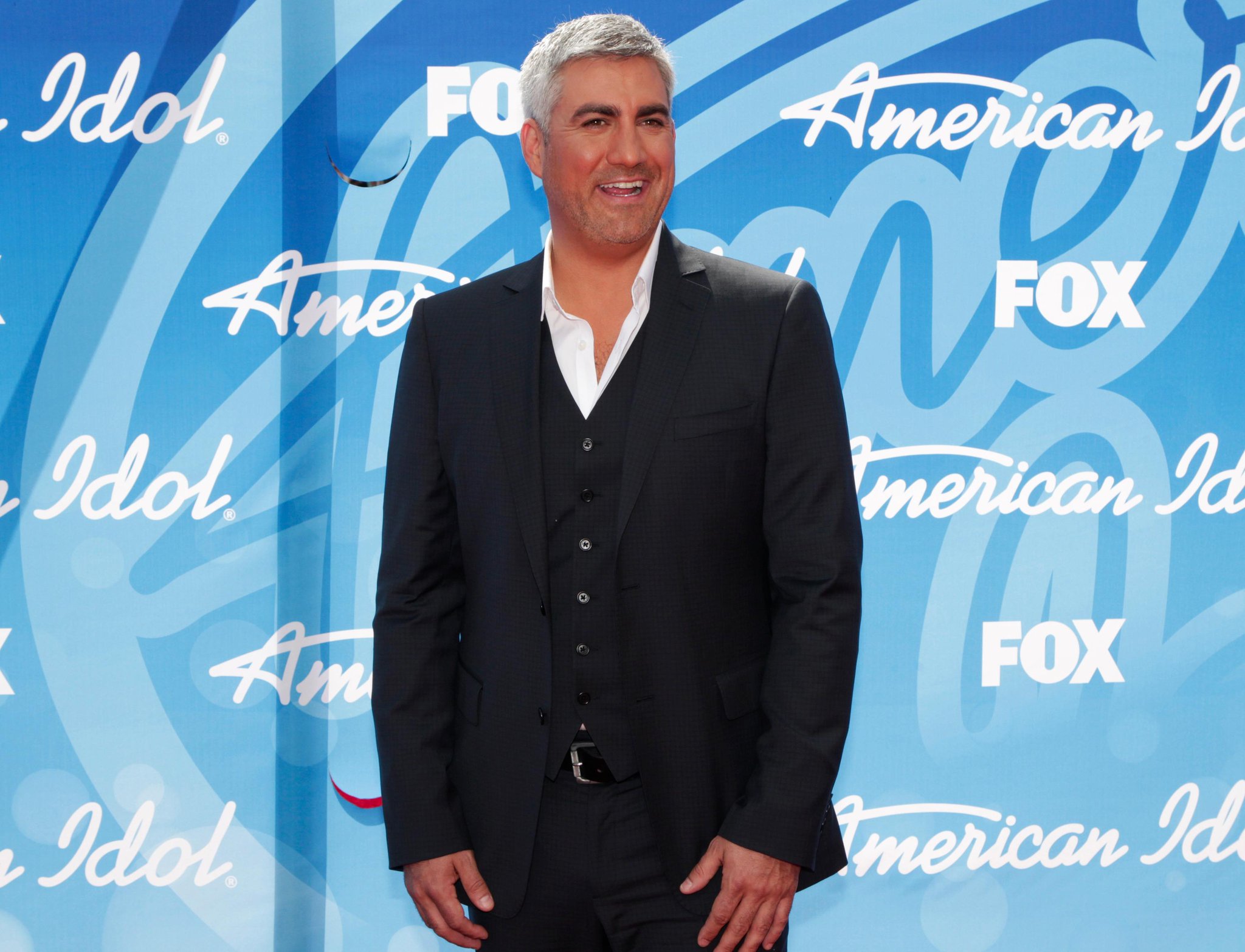 Happy 39th birthday American Idol winner Taylor Hicks!  You don\t look like you\ve aged since you won 10 years ago! 
