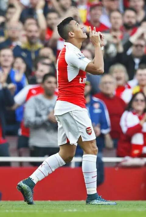 Alexis Sanchez di Arsenal:

63 games
31 goals
15 assists
3 trophies
1 Arsenal Player of the Season