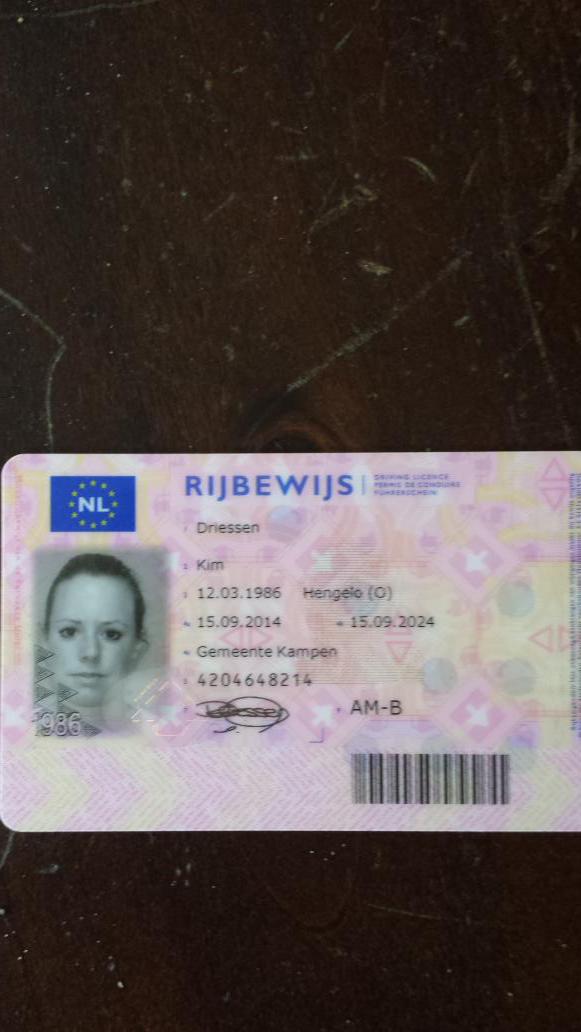 Kent iemand deze vrouw?  Vond niet alleen haar rijbewijs....