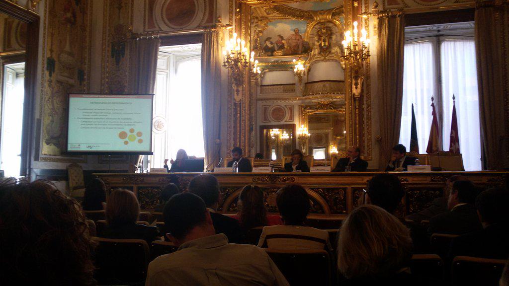 torresascame's tweet photo. #AndreaDuque @UHYFayCo explicando el principio de #Accountability  @CamaradeMadrid @CarmenVerdera @REAREGAuditores http://t.co/yMSwkLc8Zg