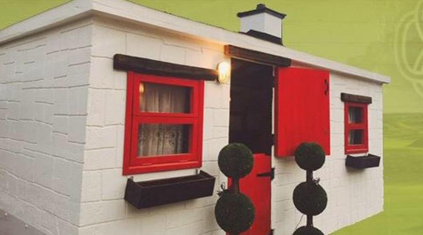 ClareFM's tweet photo. Fancy a pint in mobile pub? @GavinGrace hears all about the @thedungloe Baravan on #morningfocus http://t.co/K2enMBVXY0