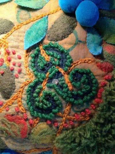 JardindeMaud's tweet photo. Triskelion @JardindeMaud 

#uniquepieces #handcrafted #bags #embroideries #wool #cotton #velour #textile #art #veske http://t.co/8O4N0oUqiZ