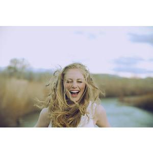 Увидеть как она смеется. Увидеть как она смеется. Девушка заразительно смеется. Увидеть как она смеется. Счастливые пары.