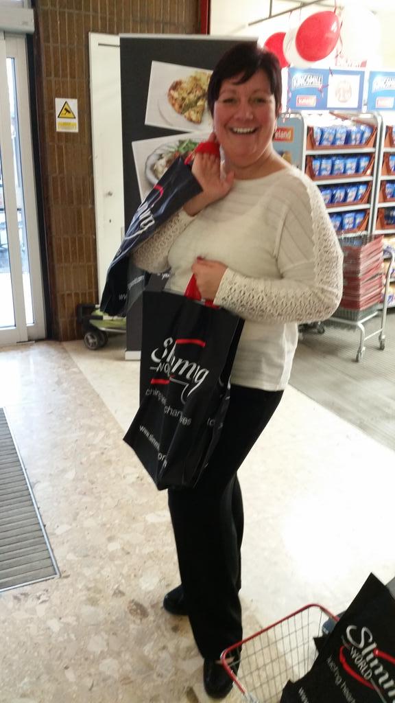 HarlowSW's tweet photo. @SatSWHarlow + the lovely people of #harlow #essex choose their #new  @IcelandFoods @SlimmingWorld meals! http://t.co/b0KD7hFHtO