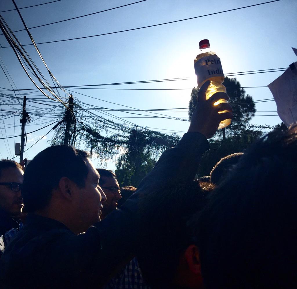 kashishds's tweet image. Look ma, #InstantClassics at instant nationalism. #DonateOilToIndianEmbassy