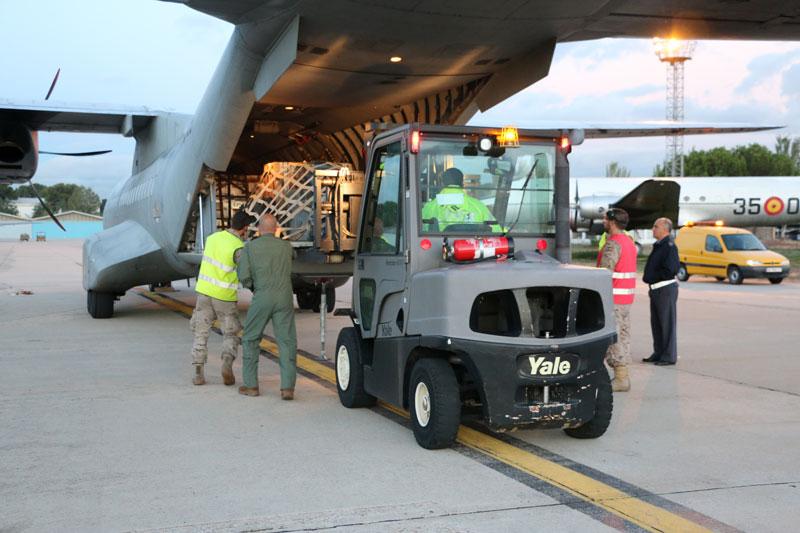 EjercitoAire's tweet photo. Nueva tripulación del #Ala35 rumbo a #Gabon #DestacamentoMamba apoyo a #RCA http://t.co/e6iQWccpMA