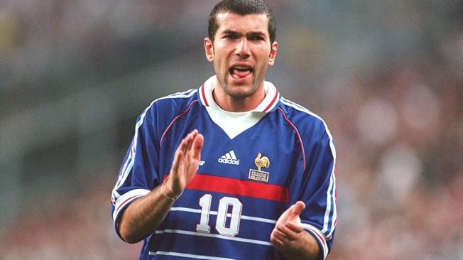 complex_uk's tweet photo. Zidane, Bergkamp and Ballack will play in the first ever 'Legends World Cup' in 2017 http://t.co/23SE2Ya6ZE http://t.co/L7VB253Ehz