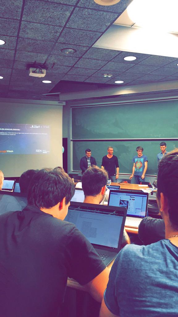 AndreasPiombo's tweet image. Ça envoie du #lsd chez #HackAWeek #garageweek @isentoulon