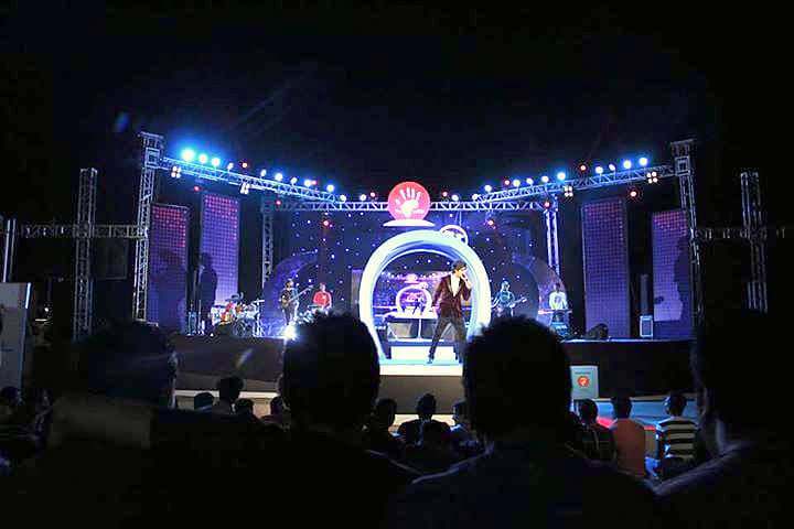 IAmGodil's tweet photo. #VJGodil setting the stage on fire
#BilalSaeed #UwithinFundRaiser
#urticariaday #UrticariaNoMore #urticariaday2015 http://t.co/c7jmyfi74w