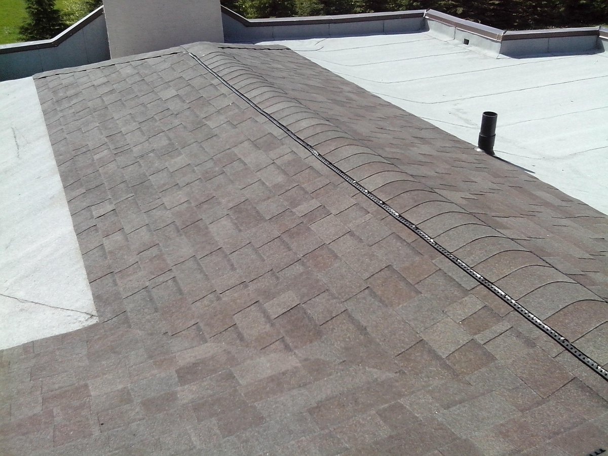 DIY Roof Maintenance Checklist Part 5 (with photos). #DIY #Roofing #Maintenance #Home grscanadainc.com/DIY_Roof_Maint…