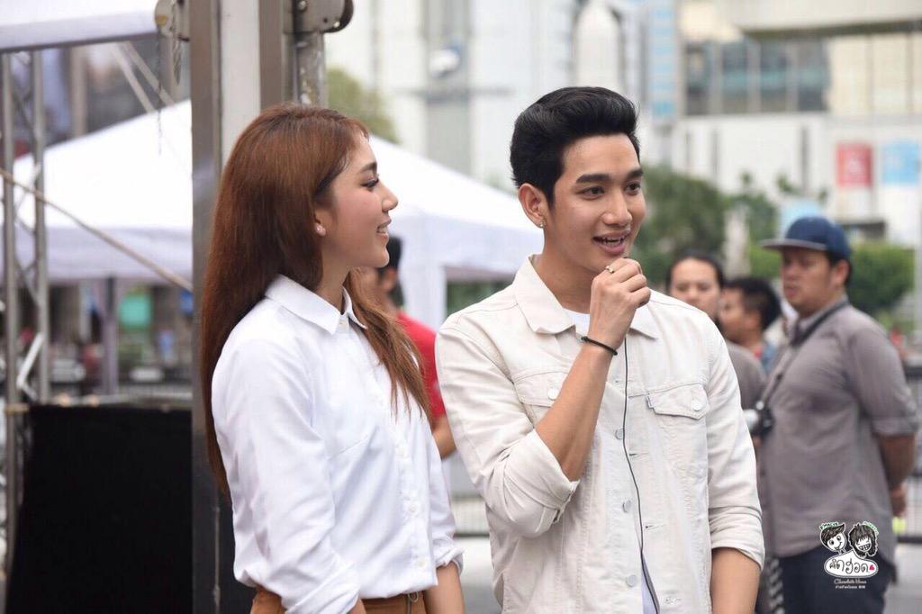 mukmac_fc's tweet photo. ระหว่างให้สัมภาษณ์ก็ยิ้มแย้มกันไป (3) 😁😊☺️✨ @Af11Muk @MagicSpellz2 #mukaf11 #macaf11 #AF11 #แม็คมุก #MusicForGiving http://t.co/nQbs45p6VQ