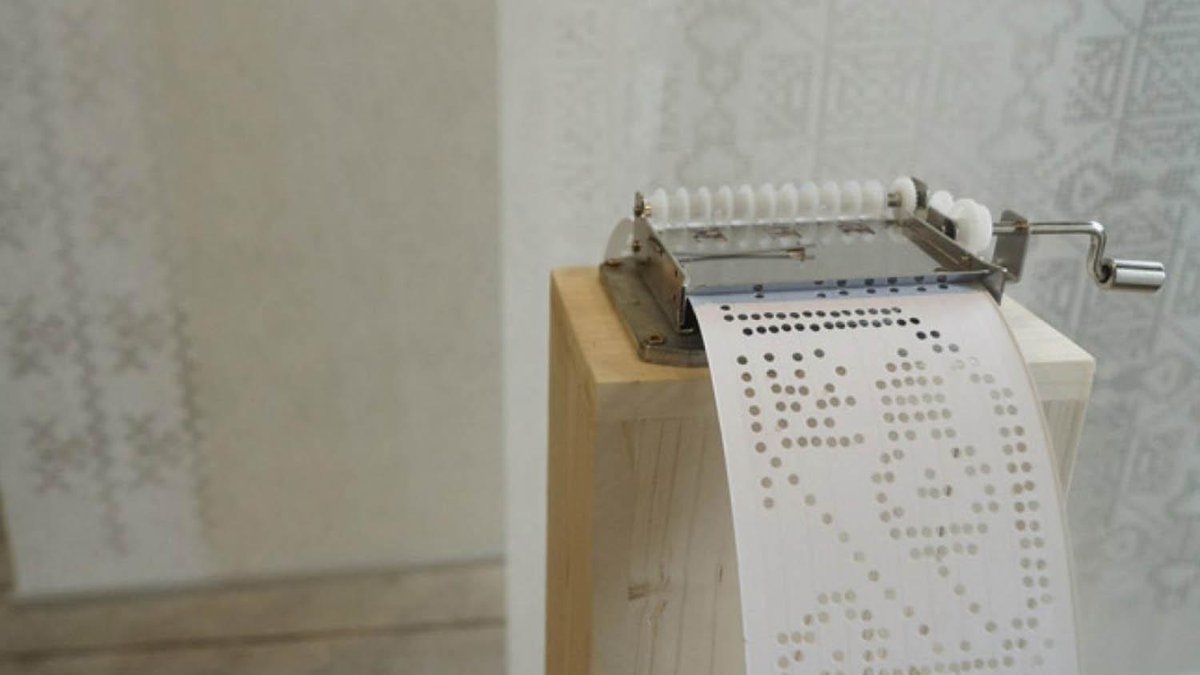 Dubaidesignweek's tweet photo. #Soundweaving: a stunning installation from Hungary as part of @DubaiDesignWeek @Tashkeel http://t.co/5FKIwcFiDI http://t.co/YDS7kAGKd2