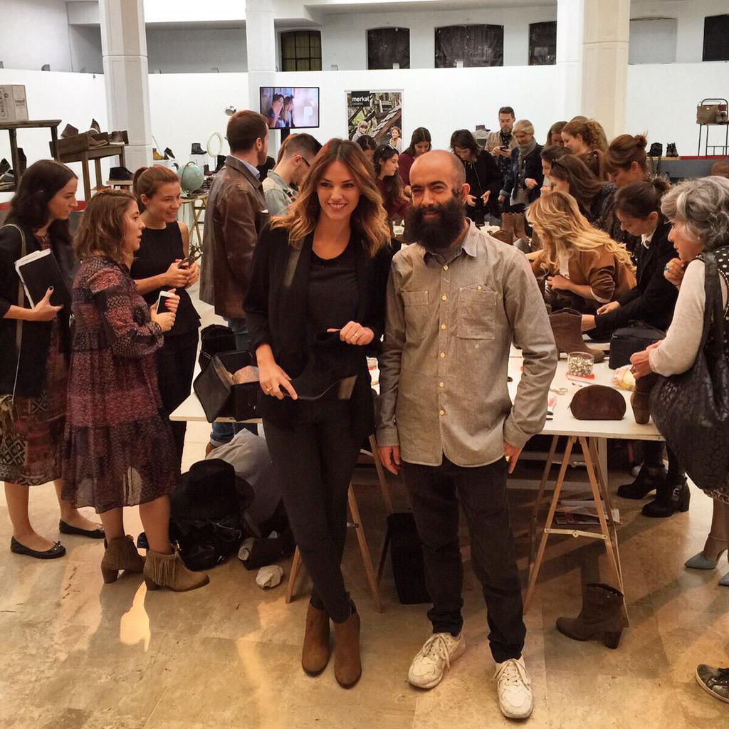 helenlindesgrif's tweet photo. Que mañana más divertida con @MerkalCalzados !! Hemos tenido una #masterclass con #CarlosDiez  #merkalbyHelenLindes http://t.co/mAcW7ntvag