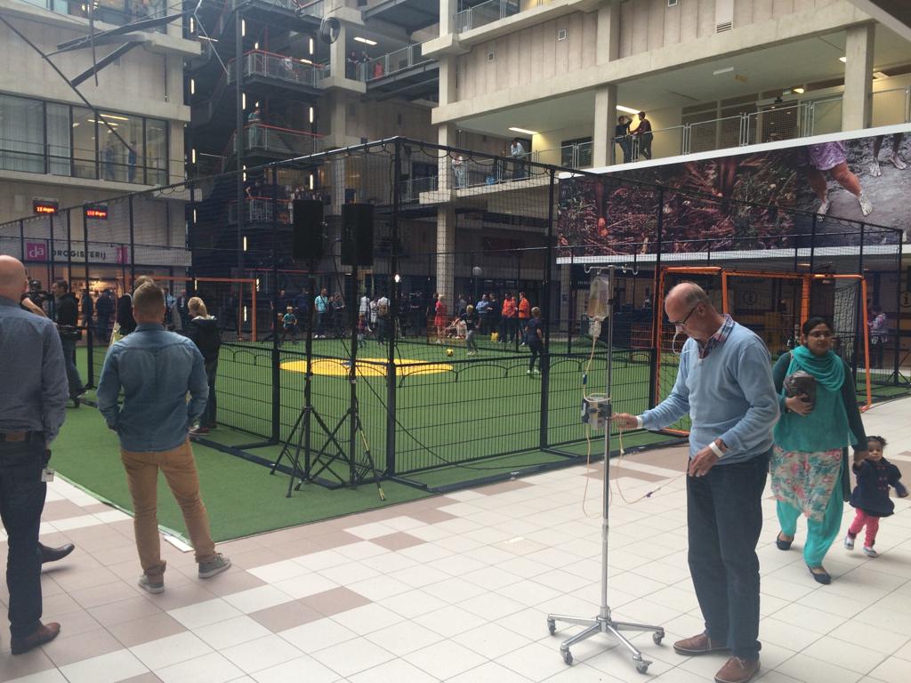 Denkfabriek's tweet photo. De Denkfabriek organiseert vandaag met Sport Helpt een sportdag voor het Emma Kinderziekenhuis. De koning komt ook.. http://t.co/Ya4gX4bonE