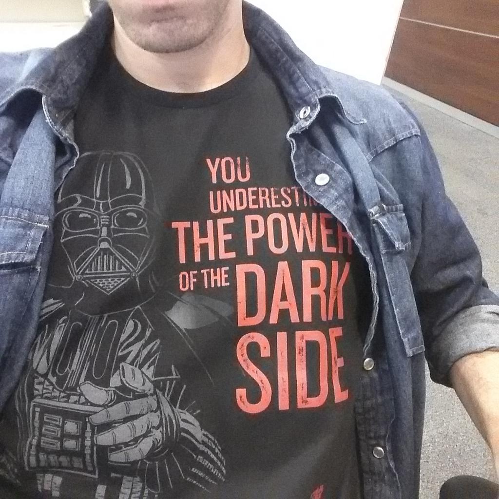 Nicolasie_'s tweet image. Cada línea de código escrita en este día, va a estar auspiciada.
#DarkSide #DarkCode