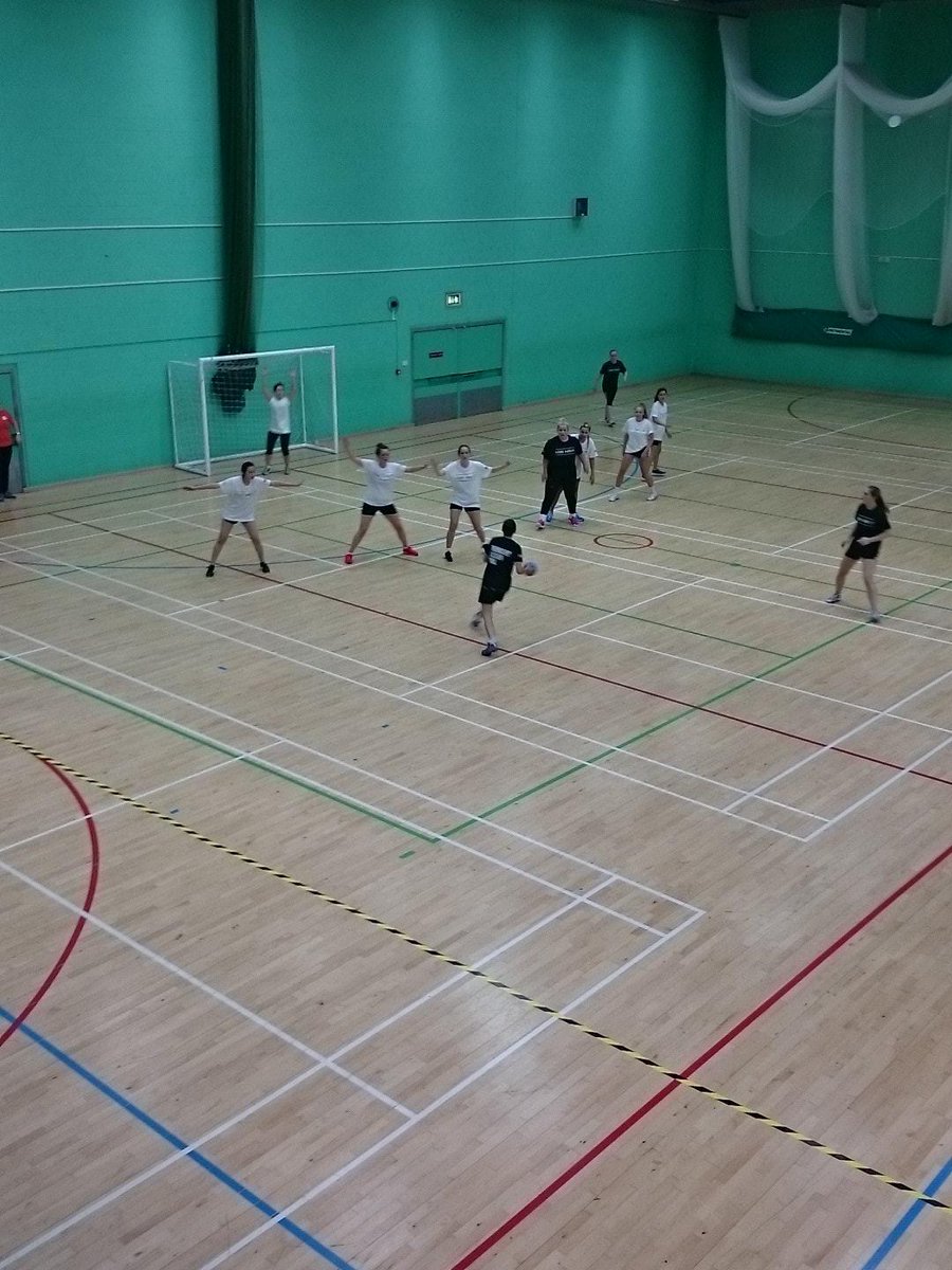 CarnegieHandbal's tweet photo. And it starts! #varsity15 #leedsispurple http://t.co/5qm0zk1njO