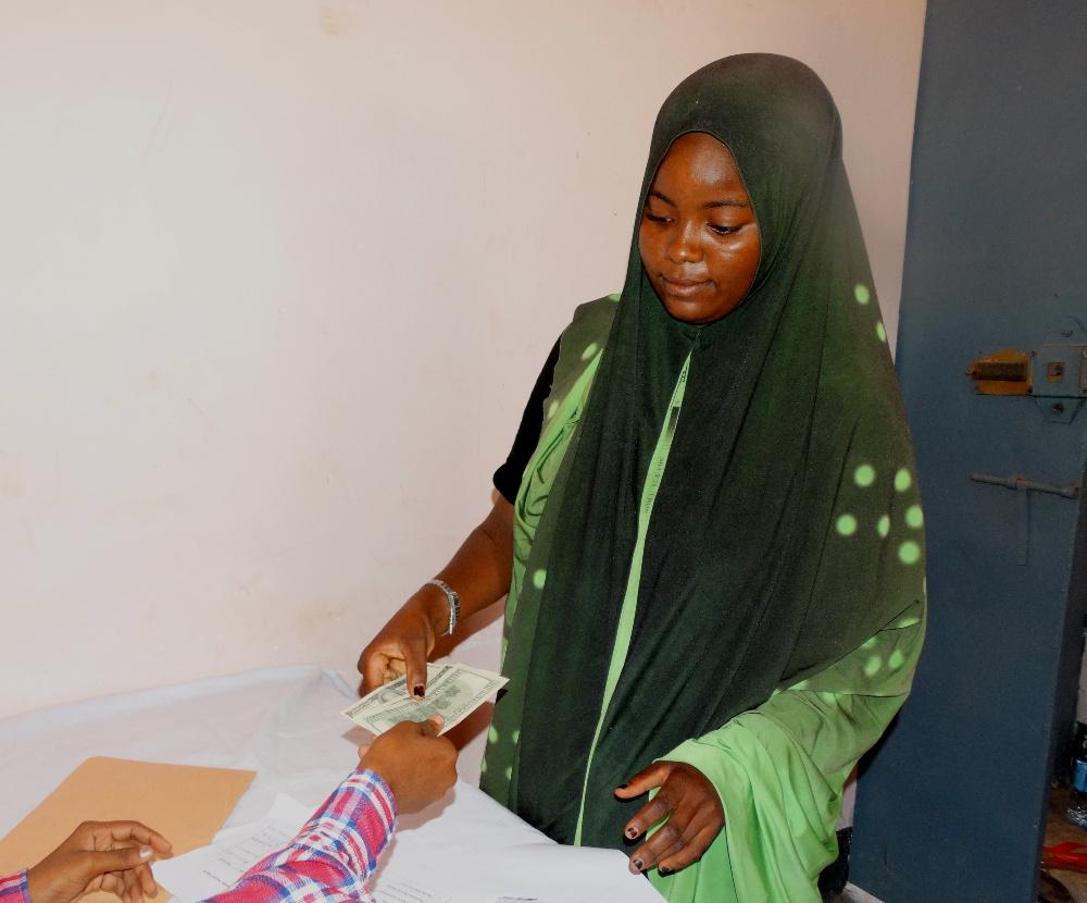 ced_org's tweet image. Youth beneficiaries from #Jowhar receiving #CashGrants 4 Enterprise Development  #CYBERS project @stability_fund