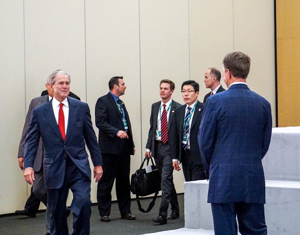 PGATOUR's tweet photo. Joining the teams at the #PresidentsCup: Former President George W. Bush. http://t.co/LdBvyFbpna