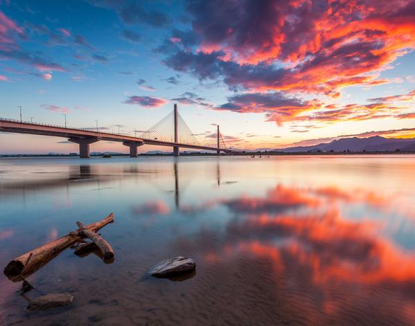 다른 사람의 잘못을 한가지 용서하면 신은 당신의 잘못을 두가지를 용서해 주신다. -김수환 추기경  #대동화명대교_노을