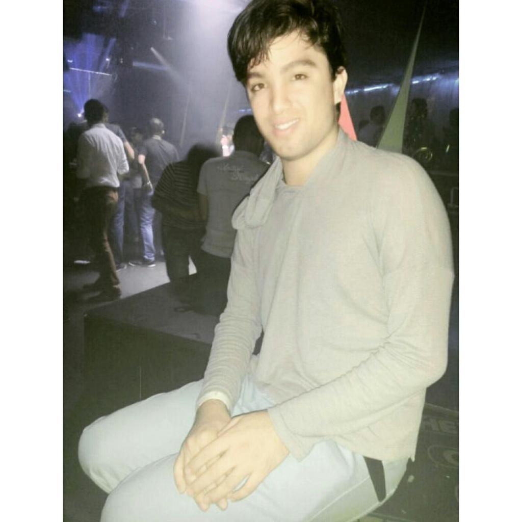 MaSanta21's tweet photo. @romisalamandra2 este chico Jezreel esta infectado de VIH contagio a Bryan Espino con su porqueria. Es gay depravado http://t.co/uMLns591CM