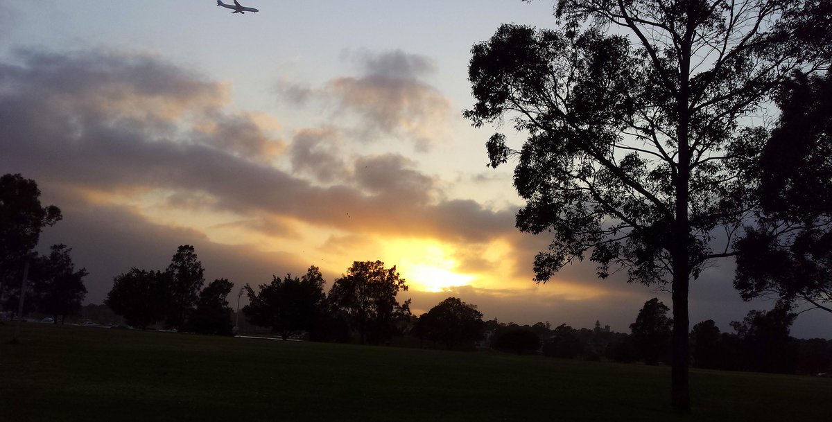 CherScheff's tweet photo. skies this morning... cool temps blustery winds &amp; rain forecast for rest of week #SpringNoMore #SydneyWeather http://t.co/AFggr4o7cc