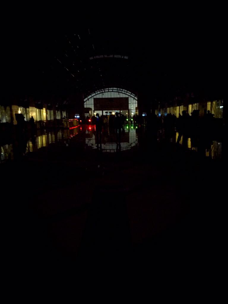 alvinaslam's tweet photo. Stasiun palmerah nih @CommuterLine @JalurSerpong http://t.co/QDDPogFwzS