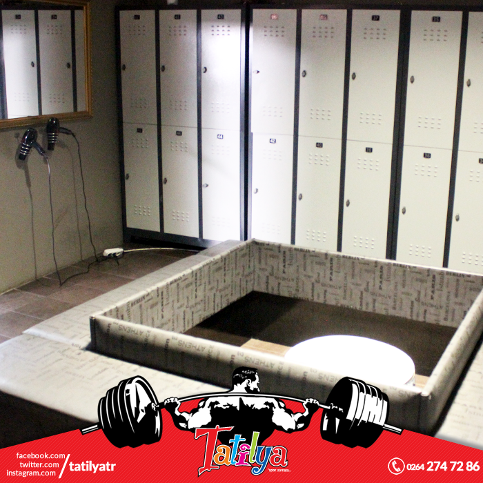 Kişiye özel dolapların bulunduğu soyunma odamız, Tatilya'nın fark yaratan imkanlarından...