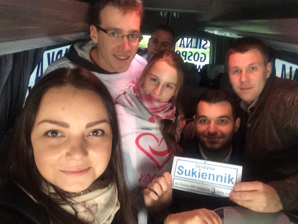sukiennikg's tweet photo. Dzisiaj #busPO w #NowySącz :) #KochamPolske http://t.co/I3k50iDshF