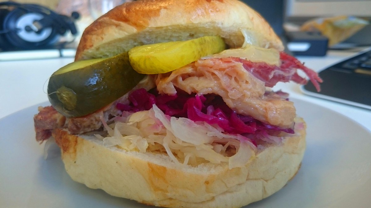 tastebris's tweet photo. @pickledbrisket - The Bull Horn @stnicksmarket Premium eat is a real treat! Full review: http://t.co/uxKgzyiwII http://t.co/2sATCaMRiZ