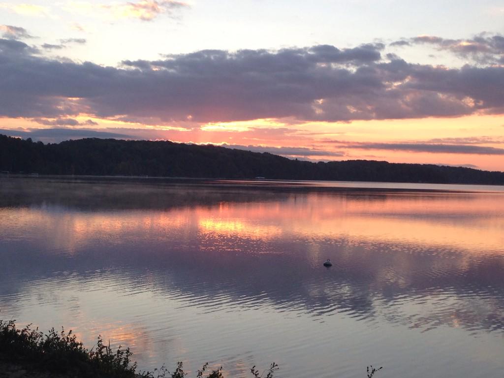 TraverseTravelr's tweet image. The dawn of another day in @puremichigan paradise. #traversecity #sunrisetoday #tcmi