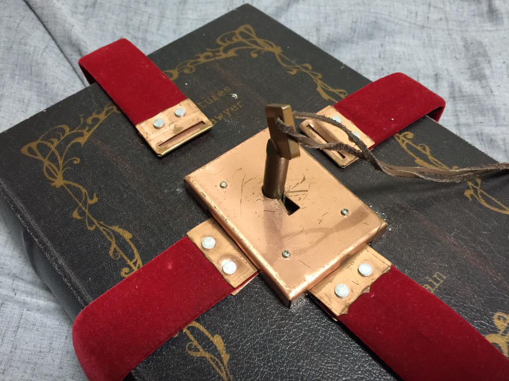 恋奈 紅楼夢r06 07 秋例 私がコスプレ小道具を作り始めたきっかけは コスするなら小道具欲しいよね という崇高な理念であり どうせなら機能欲しいよね と思って機械加工の必要性を感じて電動工具を導入した その結果がアリスの グリモワールオブ 恋奈 紅楼夢r06 07 秋例 私がコスプレ小道具を作り始めたきっかけは コスするなら小道具欲しいよね という崇高な理念であり どうせなら機能欲しいよね と思って機械加工の必要性を感じて電動工具を導入した その結果がアリスの グリモワールオブ