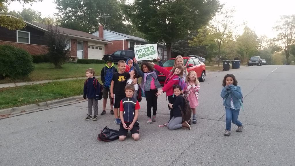 andreawilk2632's tweet photo. Celebrating #WalkToSchoolDay in Huron Highlands @A2Steam http://t.co/ir6TsBZVbh