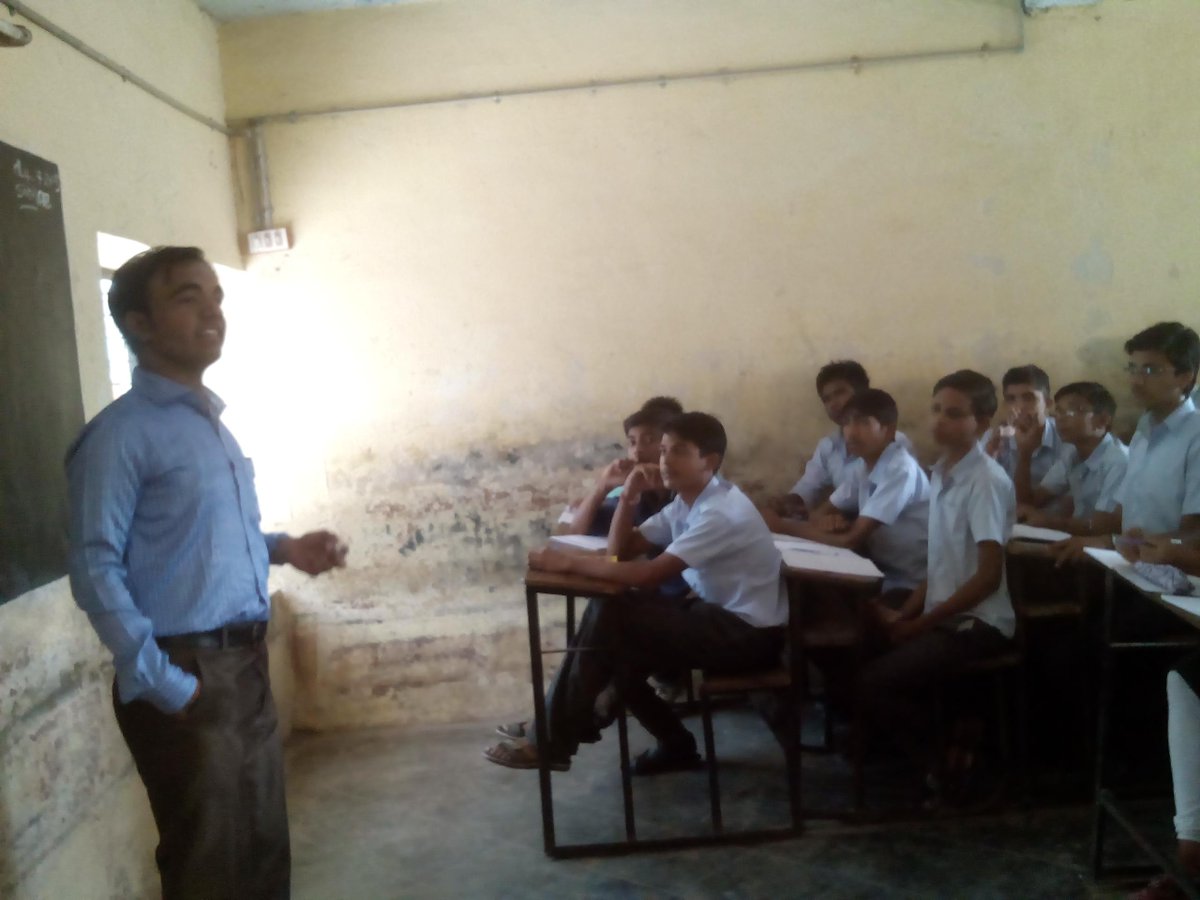 computalent's tweet photo. Introducing school students to "Introduction of Computer" at #LBS. #DigitalLiteracy #CompuTalent http://t.co/fqjDsUJ8Wv