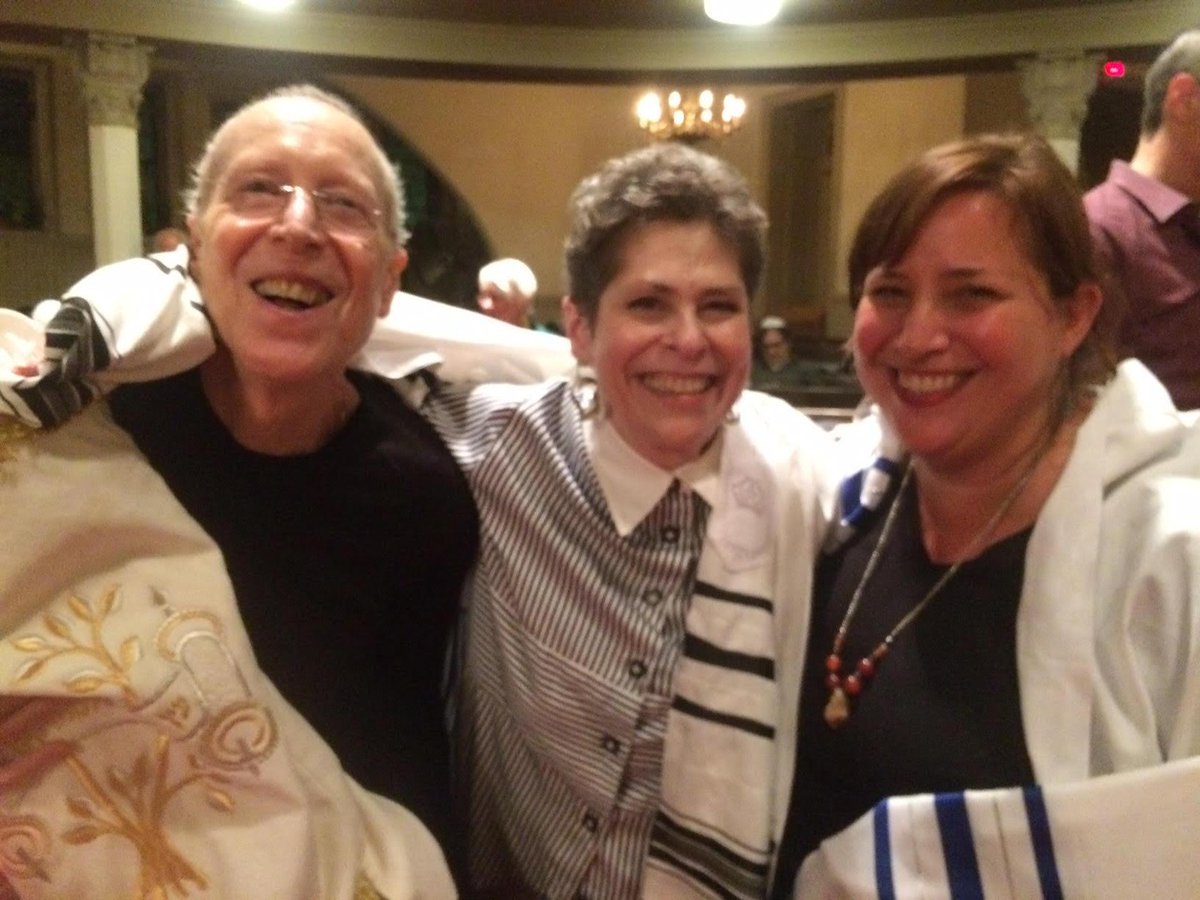RobertGedaliah's tweet photo. Robert & Rande with Jamie Askin. #Joyously celebrating Simchat Torah
at #Romemu.org http://t.co/YpOQkiTKIJ