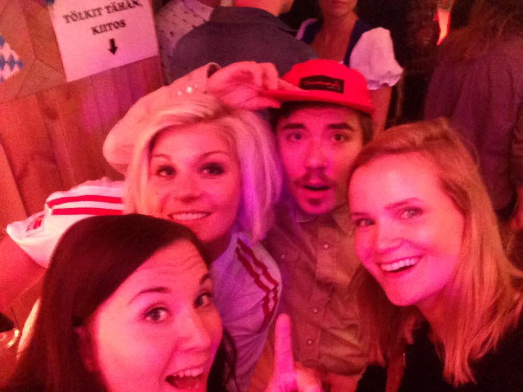 allerpartyteam's tweet photo. No nyt täällä on myös @Anniinchen ja @huumetukka #umgoktoberfest http://t.co/XjW8rnKVyx