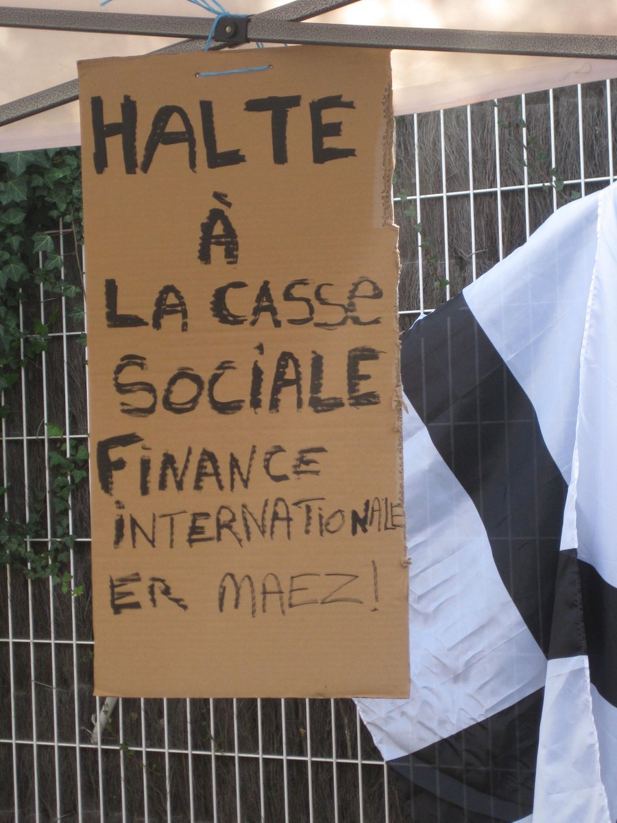 NilCaouissin's tweet photo. Skeudennoù ar vodadeg e Kerc'hfaou - Images du rassemeblement à #Carquefou
#Seita #BreizhTobacco #emploi #implij http://t.co/7F62OdUjAJ