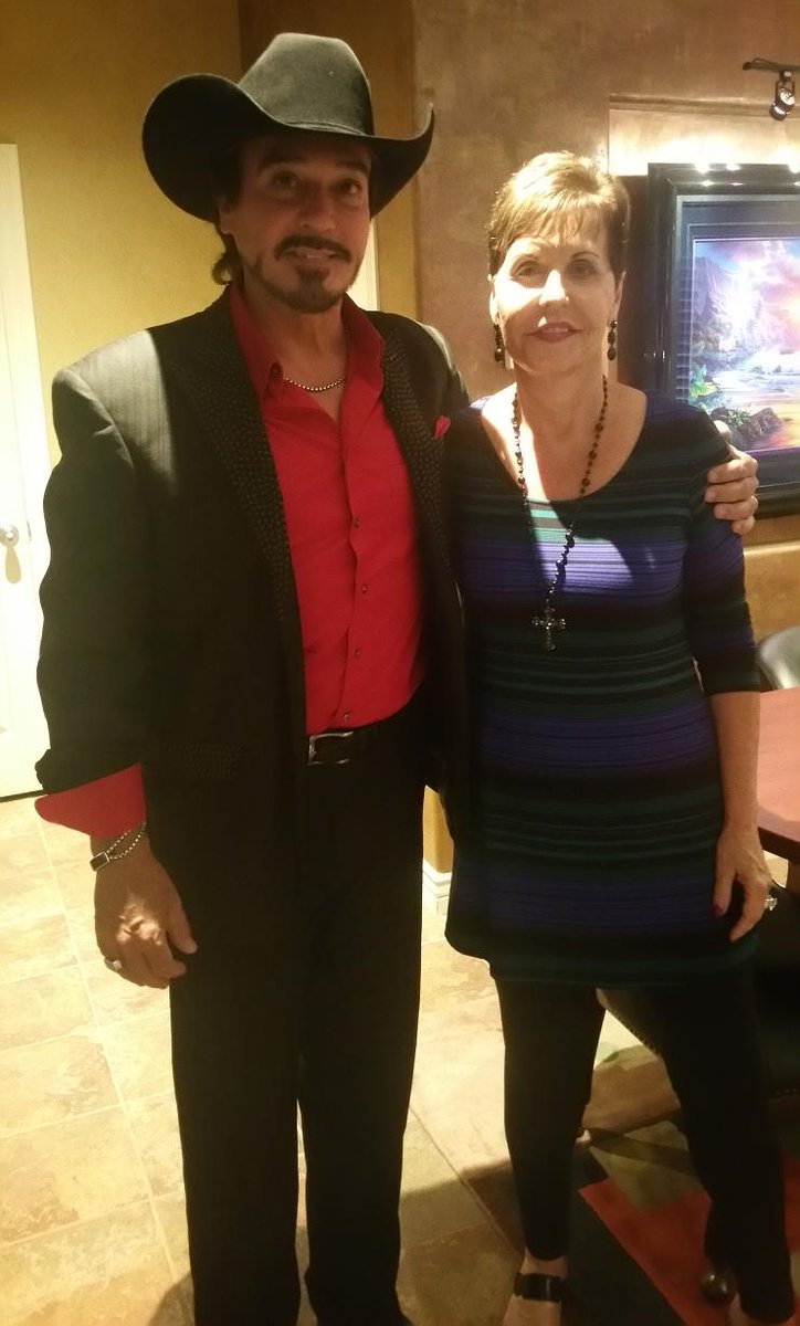 piercearrowshow's tweet photo. Pierce Arrow was honored to have noted Christian Author and Speaker @JoyceMeyer enjoy our show yesterday #BransonMO http://t.co/BG33BSLRSu