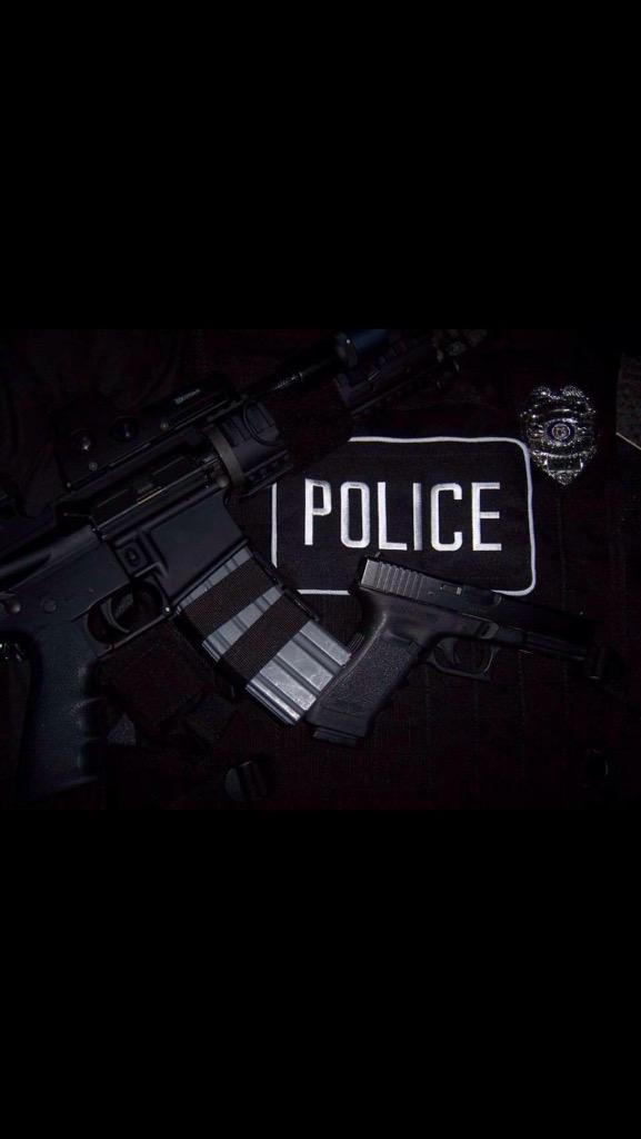 EsmeFaye's tweet photo. Tech-po a cité qui on sa comme background, calm down. Ur not a cop yet. #chill #tabarnak http://t.co/cLagnsNlOo