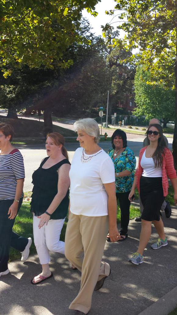 DMWellness4U's tweet photo. Go for Iowa's Healthiest State Walk! Great for ALL ages!! Whoo hoo!  @DMschools @HealthiestIowa http://t.co/LtW2irjmWT