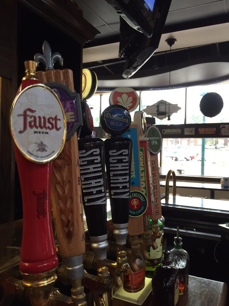 MarketPubHouse's tweet photo. Come get your mid-week relief down in The Loop! All-Day Happy Hour and Trivia at 8PM!
$3 drafts and $4 wells. http://t.co/6jtM1ypcvc